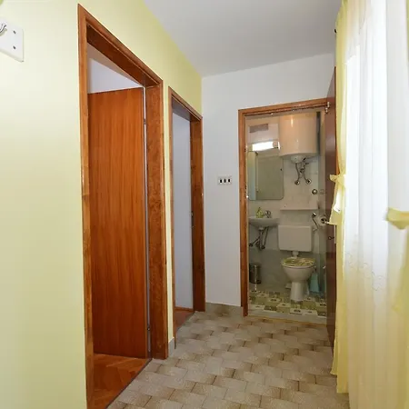 Pensionat House Orhideja 3*